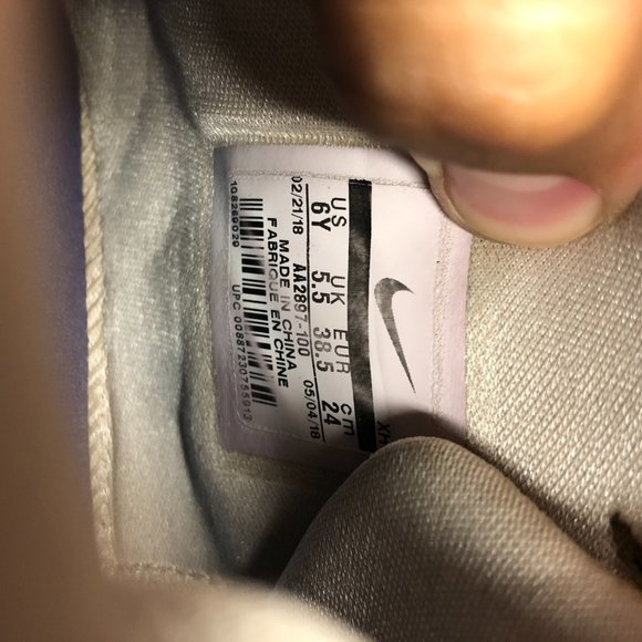 ~Used W/O Box! Nike Kyrie 4 GS Uncle Drew Beige Basketball Sneakers Size 6Y - Picture 6 of 6